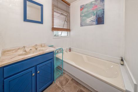 Photo of property in 52 Peverill Crescent, Papatoetoe, Auckland, 2025