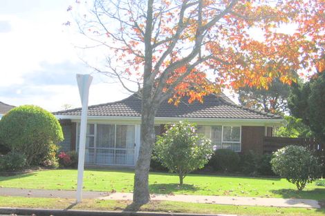 Photo of property in 2/1 Sikkim Crescent, Clover Park, Auckland, 2019