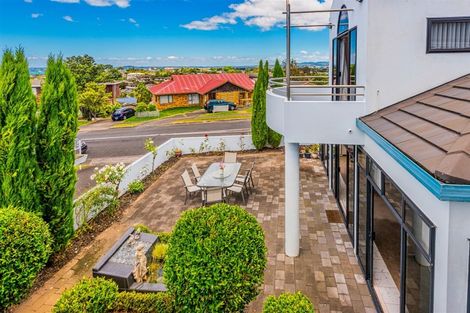 Photo of property in 2/38 Luckens Road, West Harbour, Auckland, 0618