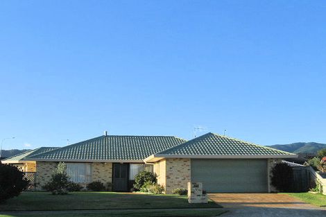 Photo of property in 6 Glen Loch Place, Paraparaumu, 5032