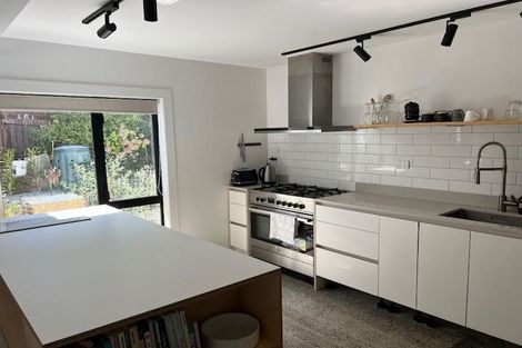 Photo of property in 2 Ravenwood Drive, Forrest Hill, Auckland, 0620