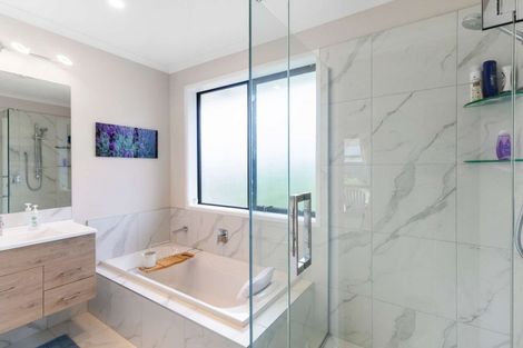 Photo of property in 60 Leeward Drive, Whitianga, 3510