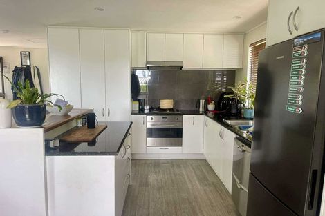Photo of property in 9a Taioma Crescent, Te Atatu Peninsula, Auckland, 0610