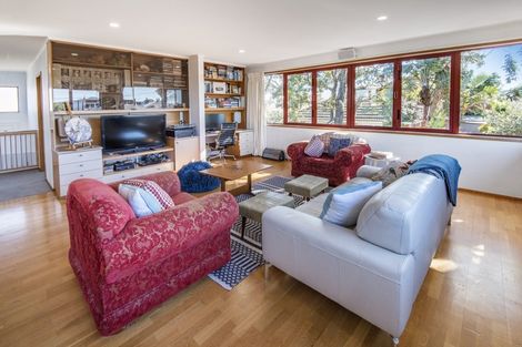 Photo of property in 8a Wicklow Road, Narrow Neck, Auckland, 0622