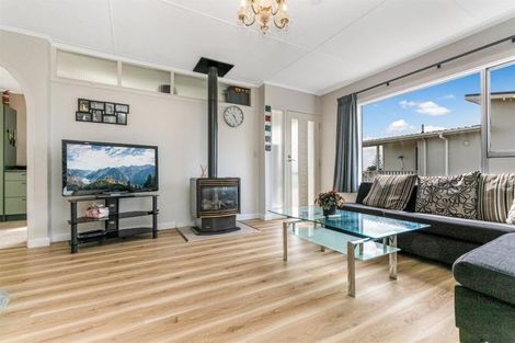 Photo of property in 90 Howard Road, Orere Point, Papakura, 2585