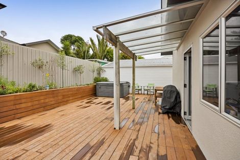 Photo of property in 36 Octavius Place, New Plymouth, 4312