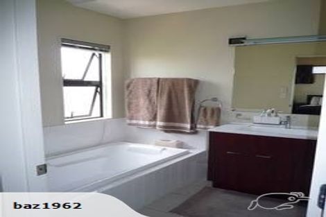 Photo of property in 1/40 Scarlet Oak Drive, Schnapper Rock, Auckland, 0632