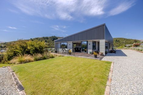 Photo of property in 6 Nokomai Street, Wanaka, 9305