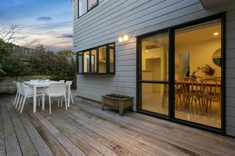 Photo of property in 1/61 Pupuke Road, Birkenhead, Auckland, 0627