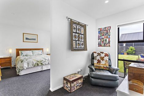 Photo of property in 5 James Kidd Place, Greytown, 5712