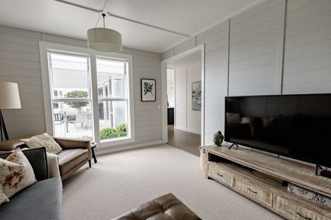 Photo of property in 12 Sandpiper Avenue, Point Wells, 0986