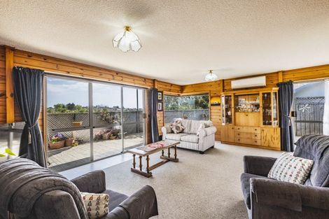 Photo of property in 26 Marchant Place, Westown, New Plymouth, 4310