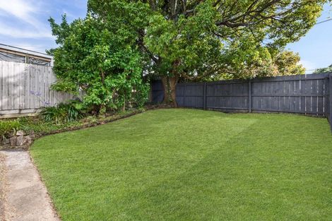 Photo of property in 1/93 Target Road, Totara Vale, Auckland, 0629