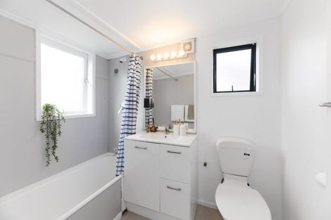Photo of property in 10a Lewis Street, Blockhouse Bay, Auckland, 0600