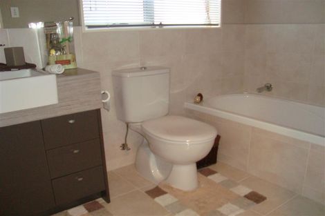 Photo of property in 34 Sarteano Drive, Manurewa, Auckland, 2105