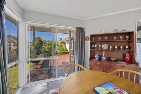 Photo of property in 17 Kingsgate Avenue, Havelock North, 4130