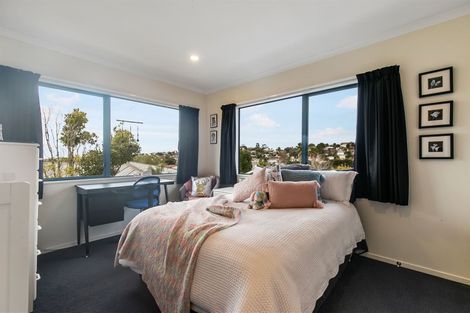 Photo of property in 23 Capri Place, Unsworth Heights, Auckland, 0632