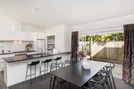 Photo of property in 16 Hardie Street, Hokowhitu, Palmerston North, 4410