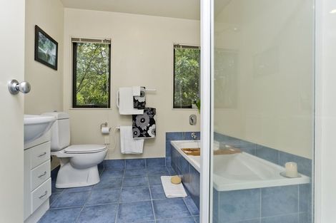 Photo of property in 2/29 John Court Street, Birkenhead, Auckland, 0626