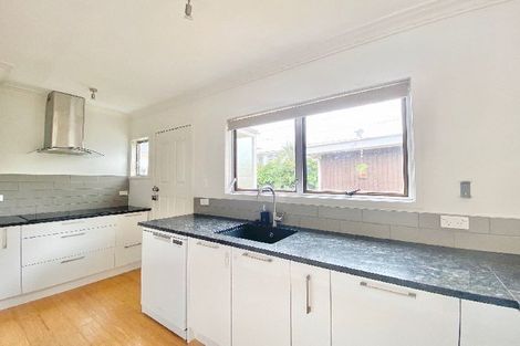 Photo of property in 1/17 Thornton Road, Milford, Auckland, 0620