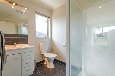 Photo of property in 6 Orlando Way, Kelvin Grove, Palmerston North, 4414