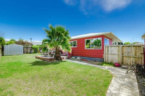 Photo of property in 96 Queens Road, Waikanae Beach, Waikanae, 5036