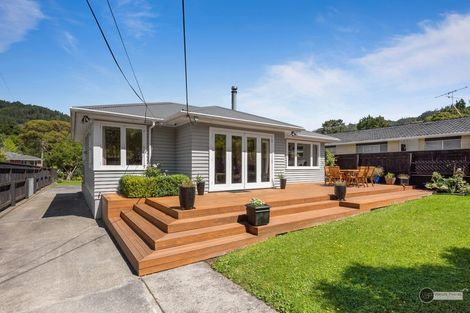 Photo of property in 11 Pinehaven Road, Pinehaven, Upper Hutt, 5019