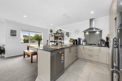 Photo of property in 30 Whareatua Avenue, Takanini, 2112