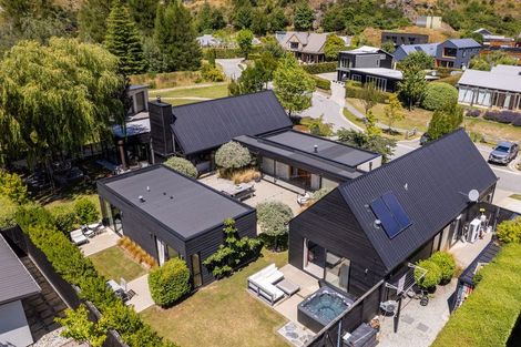 Photo of property in 1 Larkins Way, Arthurs Point, Queenstown, 9371