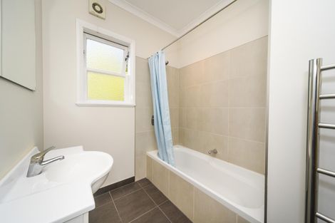 Photo of property in 6 Nathan Place, West End, Palmerston North, 4412