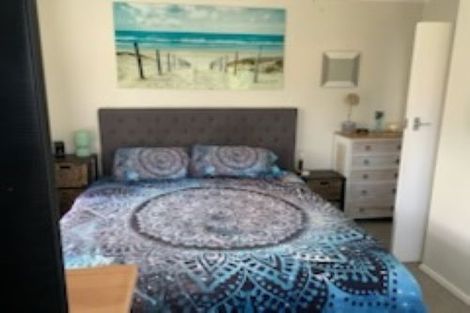 Photo of property in 43 Tindalls Bay Road, Tindalls Beach, Whangaparaoa, 0930