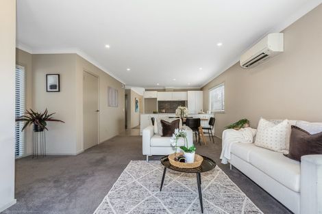 Photo of property in 45 Brindle Way, Newlands, Wellington, 6037