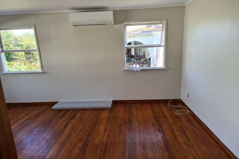 Photo of property in 1 Coburg Street, Henderson, Auckland, 0612