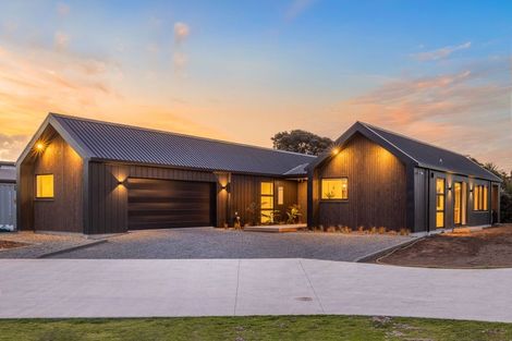 Photo of property in 35 Titoki Road, Waikanae Beach, 5036