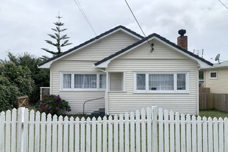 Photo of property in 52 Beach Haven Road, Beach Haven, Auckland, 0626
