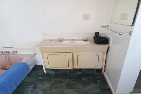 Photo of property in 16 Albany Street, Patea, 4520