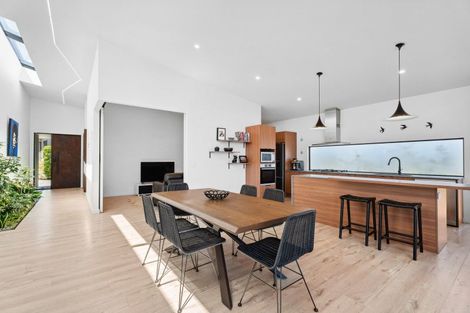 Photo of property in 25 Matipo Street, Wanaka, 9305