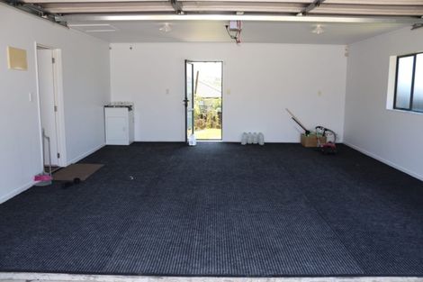 Photo of property in 33 Pitt Avenue, Clendon Park, Auckland, 2103