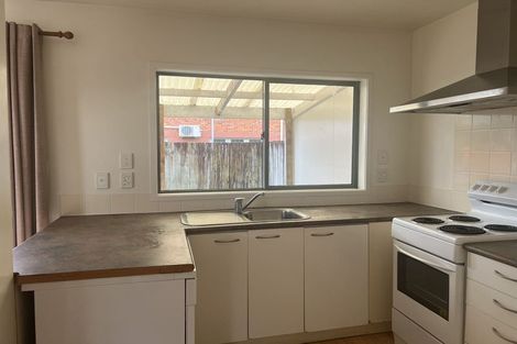 Photo of property in 2/5 Kilham Avenue, Northcote, Auckland, 0627