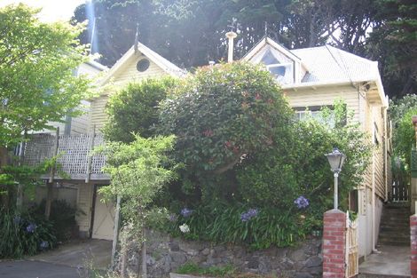 Photo of property in 27 Scarborough Terrace, Mount Victoria, Wellington, 6011