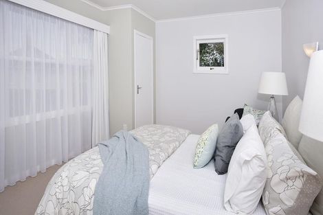 Photo of property in 2/10 Birkley Road, Bayswater, Auckland, 0622