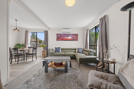 Photo of property in 1/29 Edwin Freeman Place, Ranui, Auckland, 0612