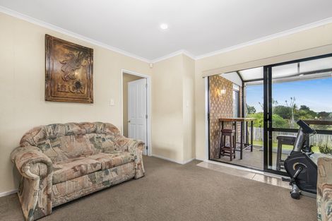 Photo of property in 18 Reremanu Place, Weymouth, Auckland, 2103