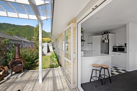 Photo of property in 5a Hemi Street, Waikanae, 5036