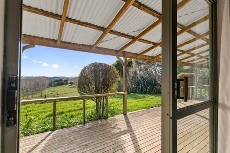 Photo of property in 950 Oneriri Road, Kaiwaka, 0573