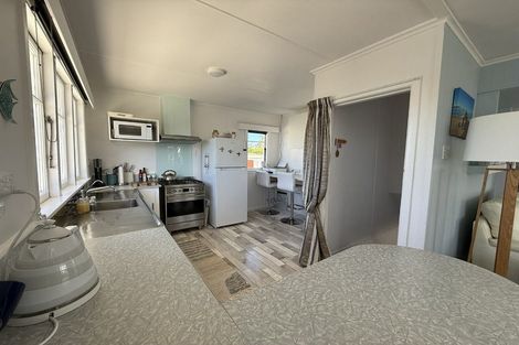 Photo of property in 15 Karoro Road, One Tree Point, 0118