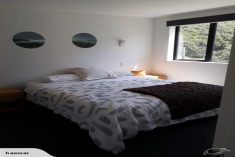 Photo of property in 73 Hungerford Road, Houghton Bay, Wellington, 6023