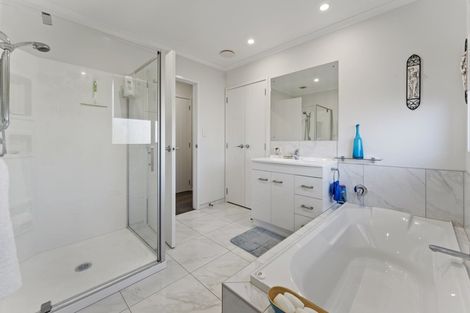 Photo of property in 53 Alberta Road, Glen Avon, New Plymouth, 4312