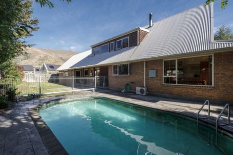 Photo of property in 5 Meadowstone Drive, Wanaka, 9305