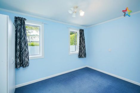 Photo of property in 30 Kilmarnock Street, Wallacetown, 9816
